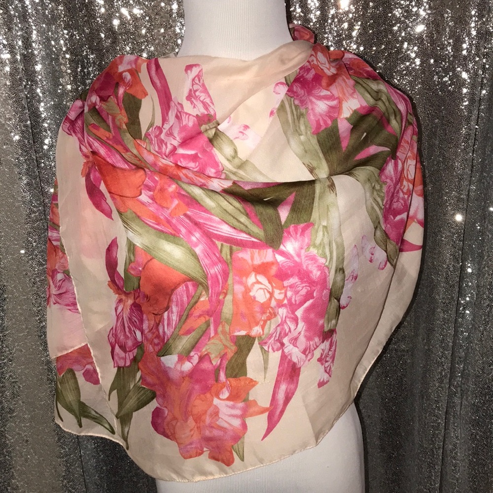 Floral Scarf 🧣🌺 - Picture 2 of 4